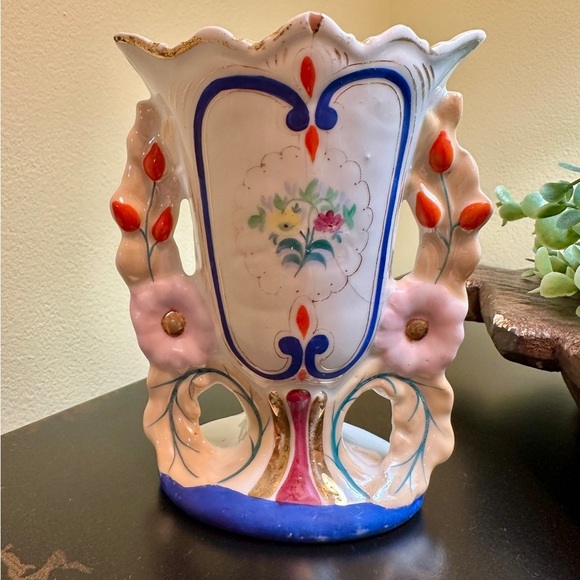ANTIQUE, ART NOUVEAU, FRENCH, WHITE CERAMIC BUD VASE. HAND PAINTED COLORS. - Picture 3 of 10